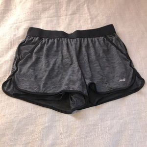 Like new M shorts with pockets